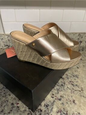 New Zapatos Viley Gold Espadrille Wedge Sandals Made in Brazil size 39 peep toe
